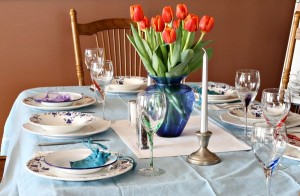 stół z tulipanami